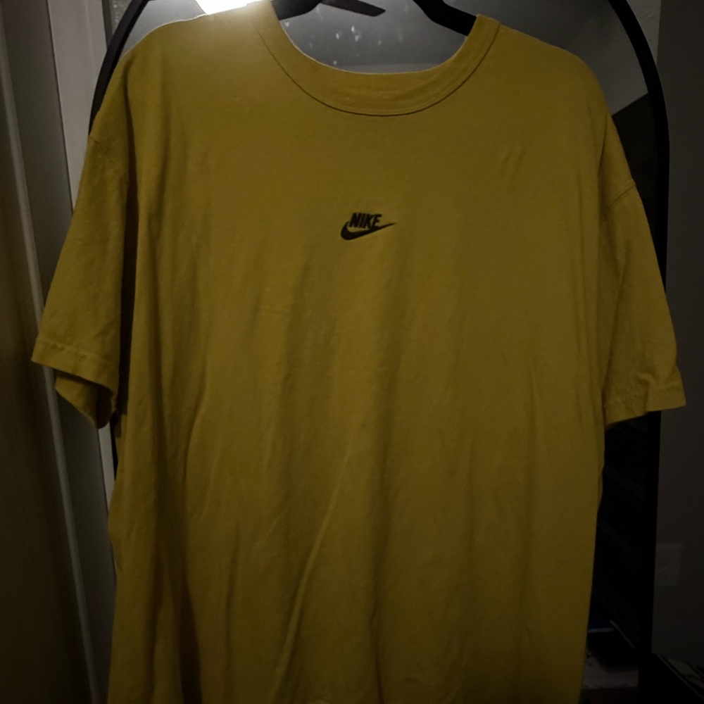 Nike Men's Mustard Short Sleeve Tee